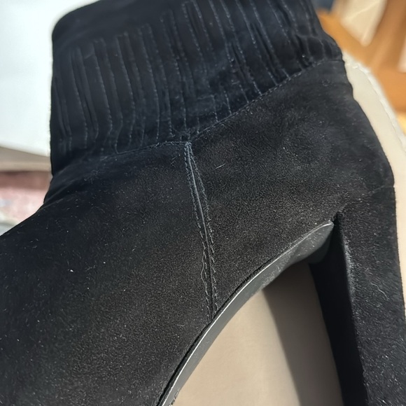 Stuart Weitzman black suede leather ankle boots / booties stitch detail pull on - Picture 15 of 15